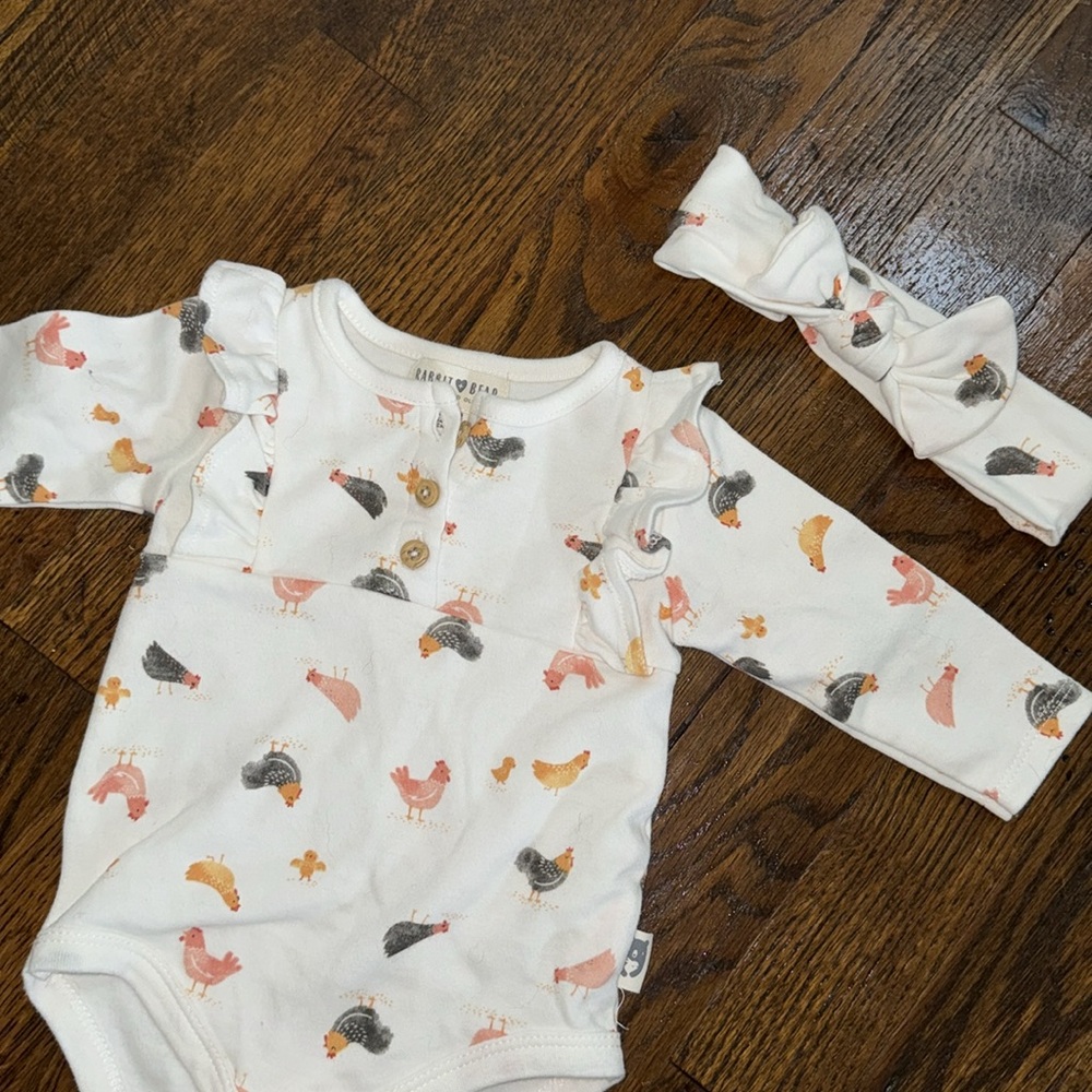 Bow, onesie & PJ chicken pattern.